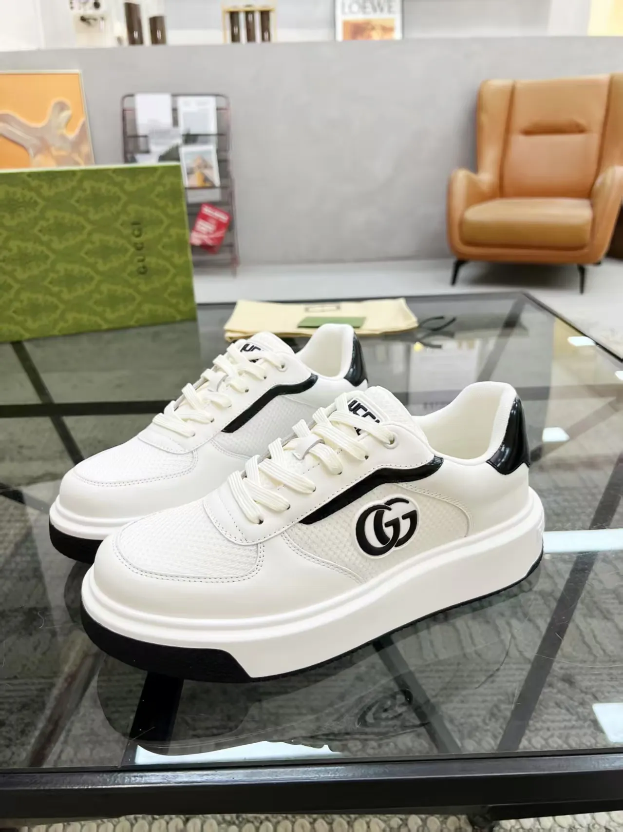 Factory price: 460💰Gucci new men's shoes GUCCI [Lightning] latest shoes are shipped. Original quality, fashionable, made of special materials, sheepskin lining, brand new packaging. The foot feels super comfortable and the workmanship is impeccable. Size: 38-45